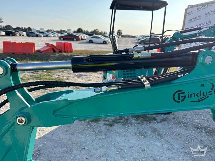 unused-2025-cfg-industrial-qh12r-mini-excavator-image-11