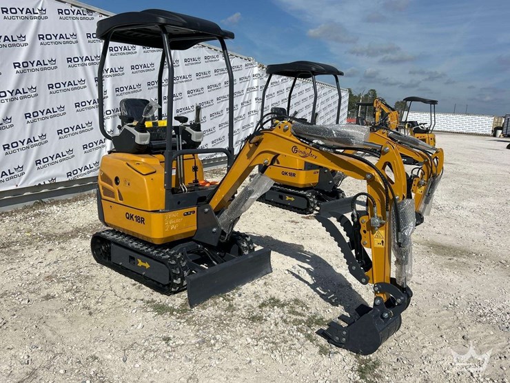 2025-cfg-industrial-qk18r-mini-excavator-image-2