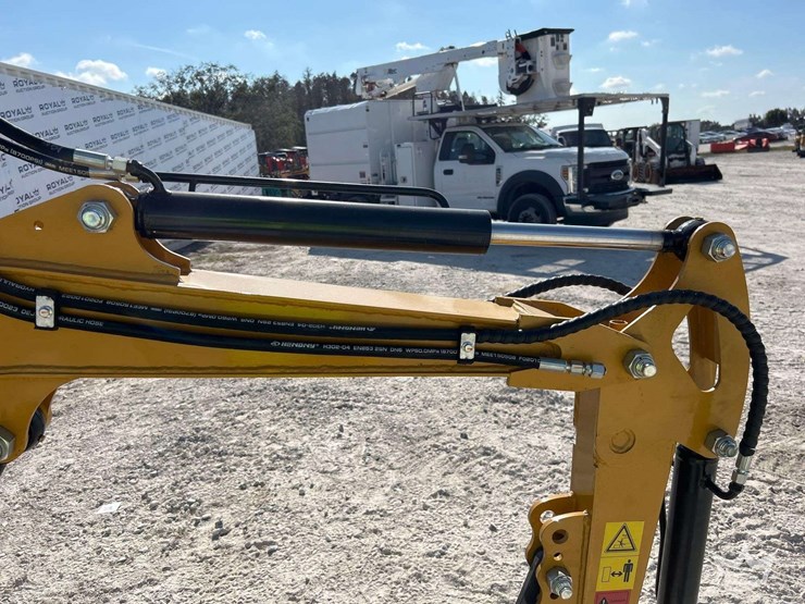 2025-cfg-industrial-mx12rx-mini-excavator-image-11