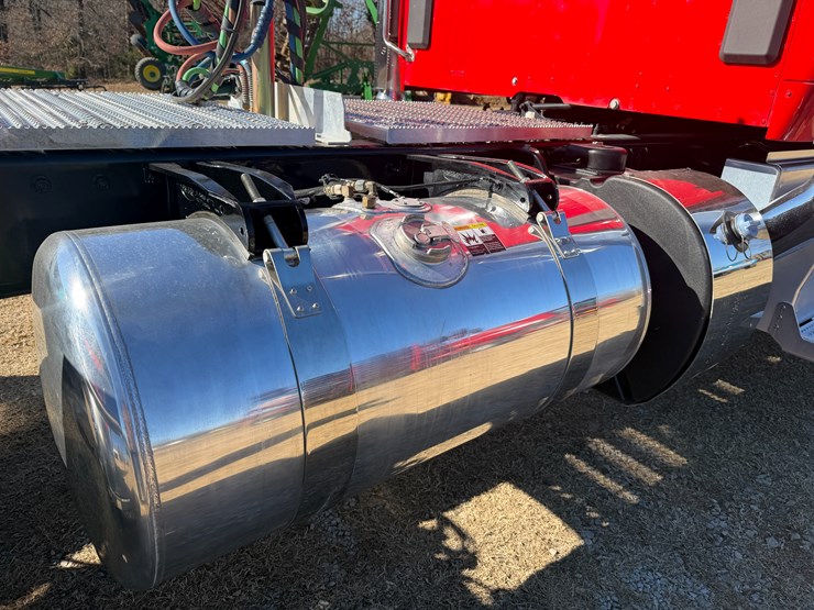 peterbilt-589-image-46