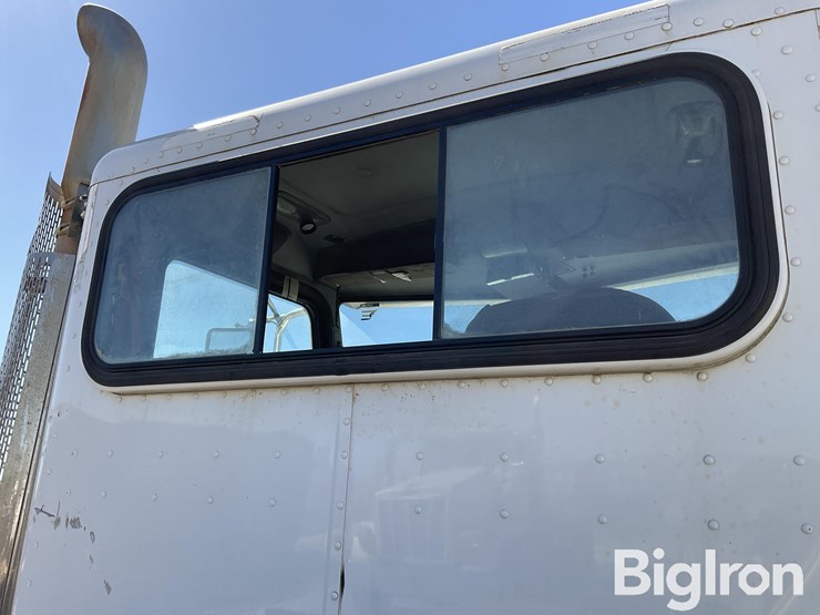 2014-peterbilt-388-image-9