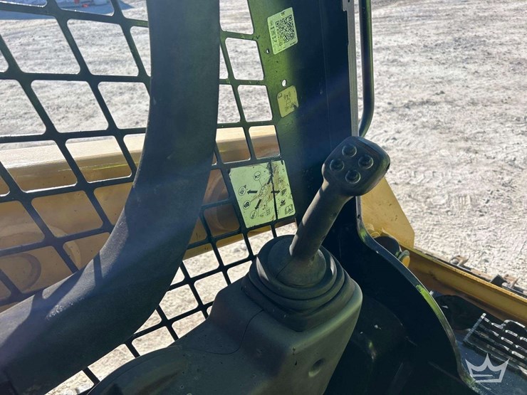 2017-caterpillar-249d-compact-track-loader-skid-steer-image-13