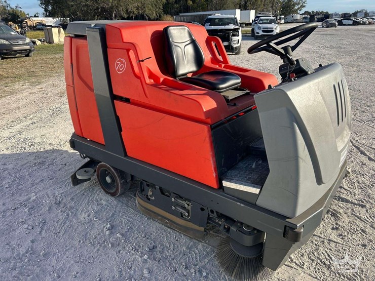 powerboss-admiral-plus-38c-ride-on-floor-scrubber/sweeper-image-2