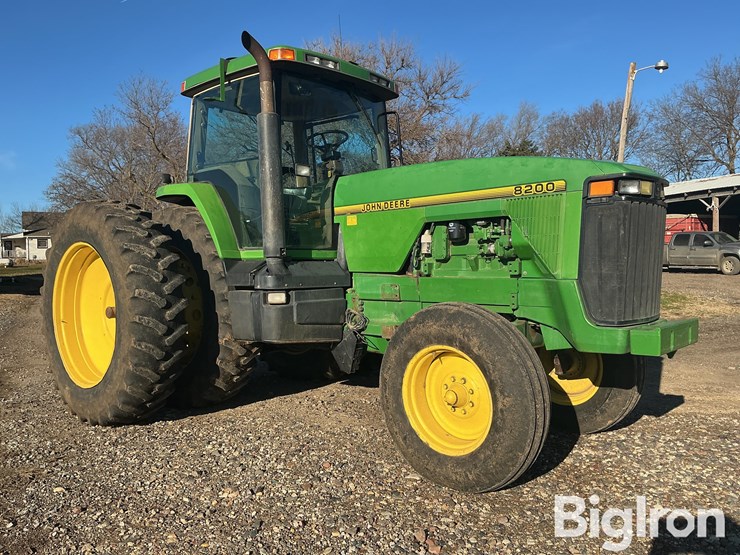 john-deere-8200-image-3