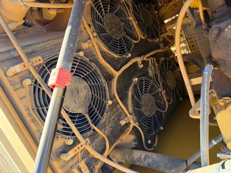 caterpillar-320-image-39