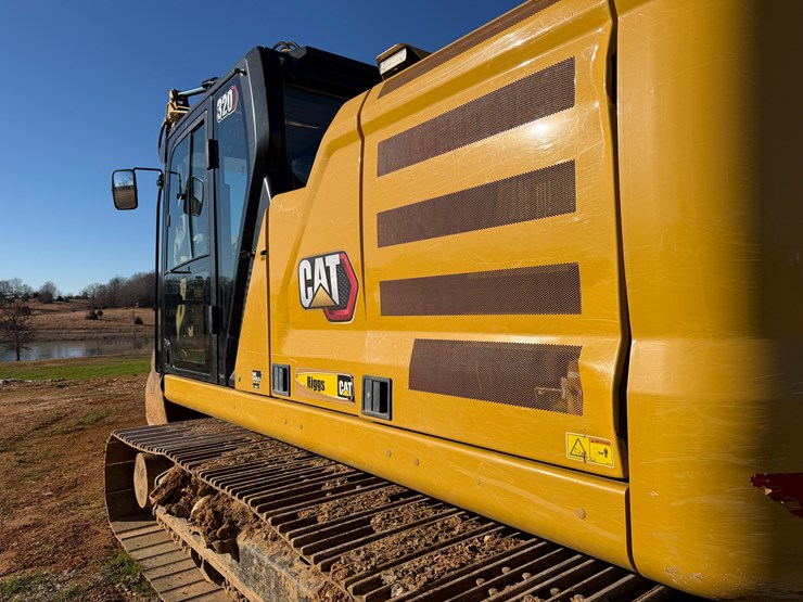 caterpillar-320-image-6