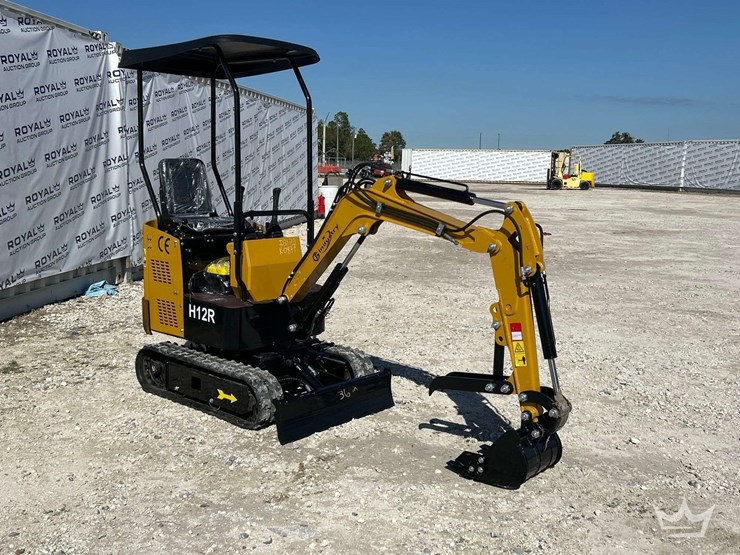 unused-2025-cfg-industrial-qh12r-mini-excavator-image-2