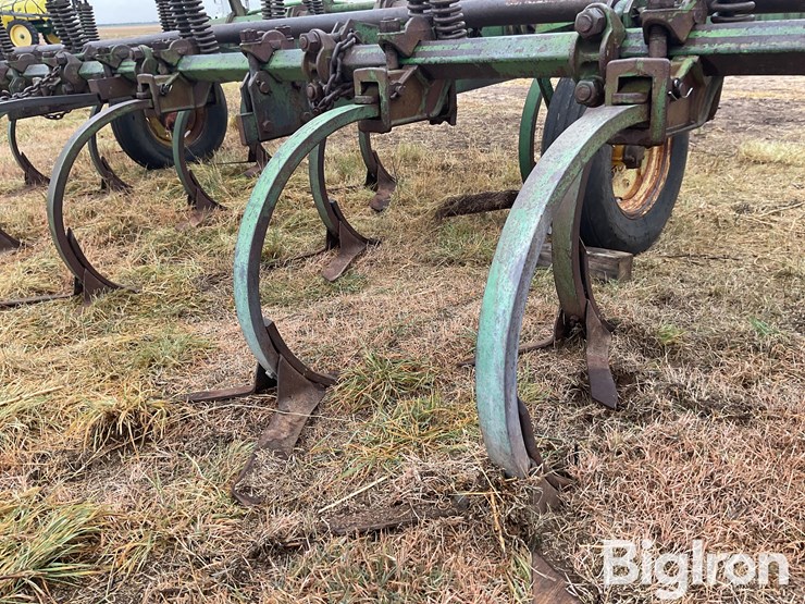 john-deere-field-cultivator-image-15