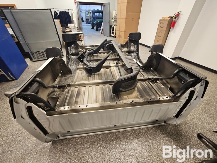 2022-chevrolet-2500-image-2