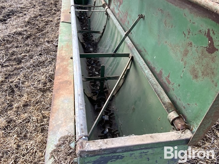 john-deere-12-image-18