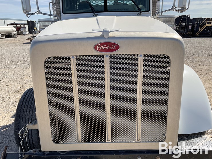 peterbilt-367-image-15