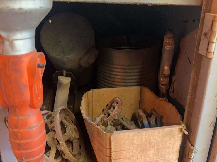 contents-of-shelving-image-13