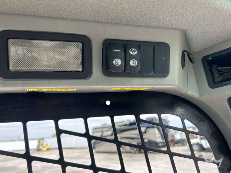 2019-caterpillar-259d-image-15