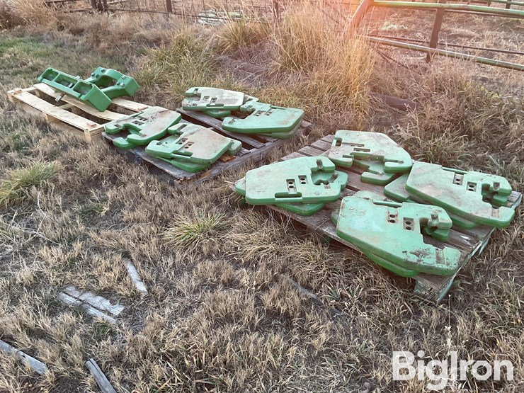 john-deere-suitcase-weights-&-bracket-image-1