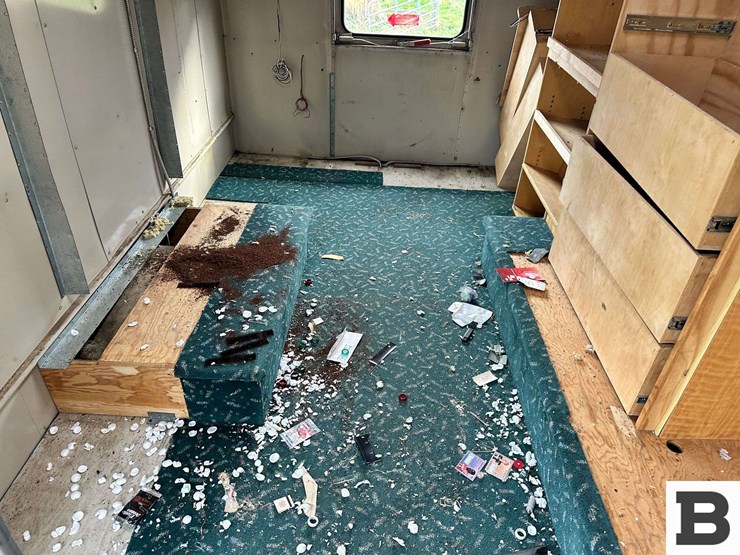 1988-ford-b700-image-27