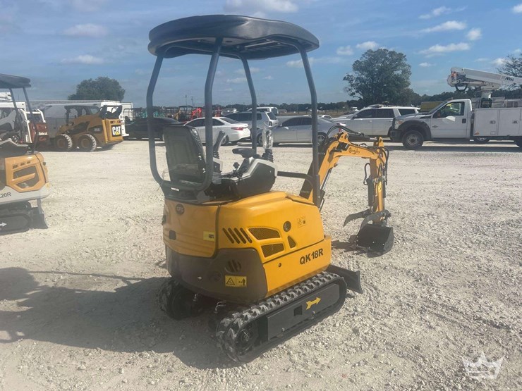 2025-cfg-industrial-qk18r-mini-excavator-image-3