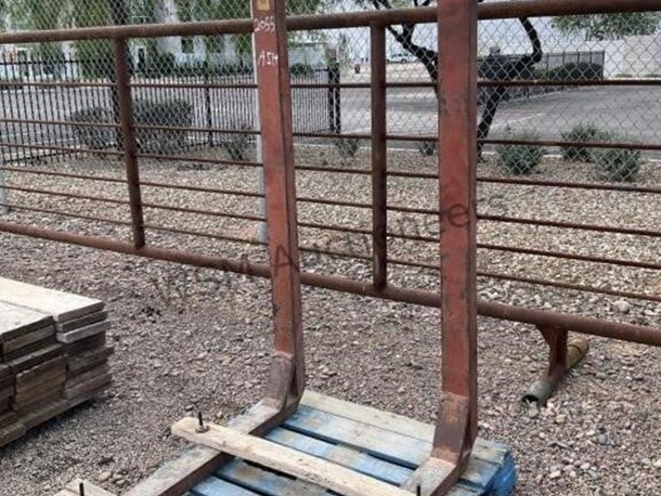 wheel-loader-bucket-forks-image-1