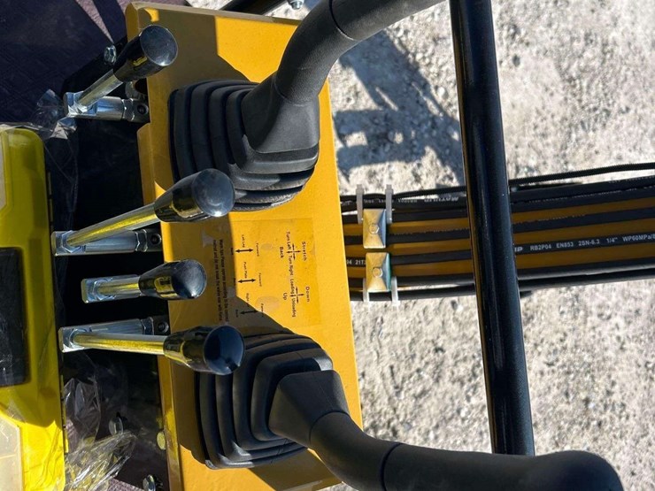 unused-2025-cfg-industrial-qh12r-mini-excavator-image-8