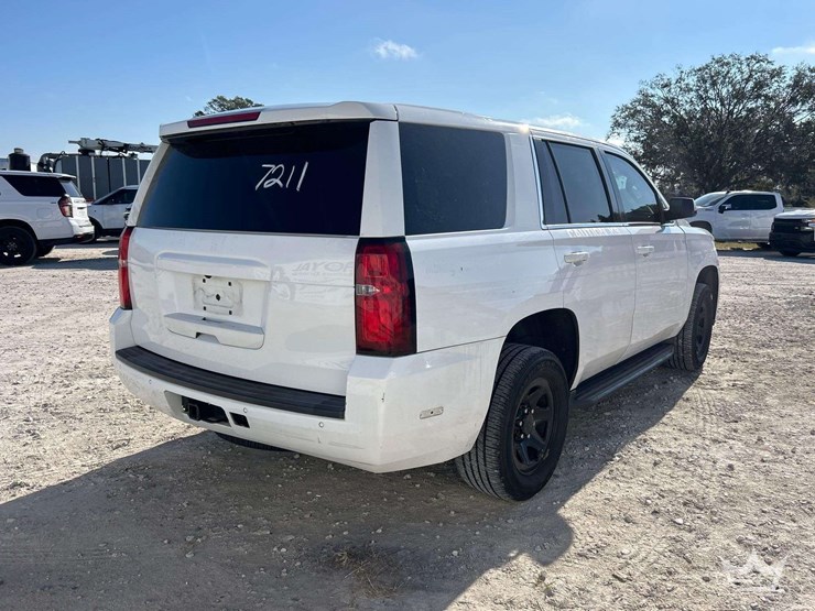 2018-chevrolet-tahoe-image-3