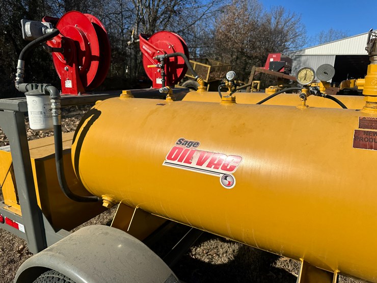 #35579-•-2015-sage-oil-vac-8'-s/a-lube-trailer-vin:-1z9bu317fa092026-image-32