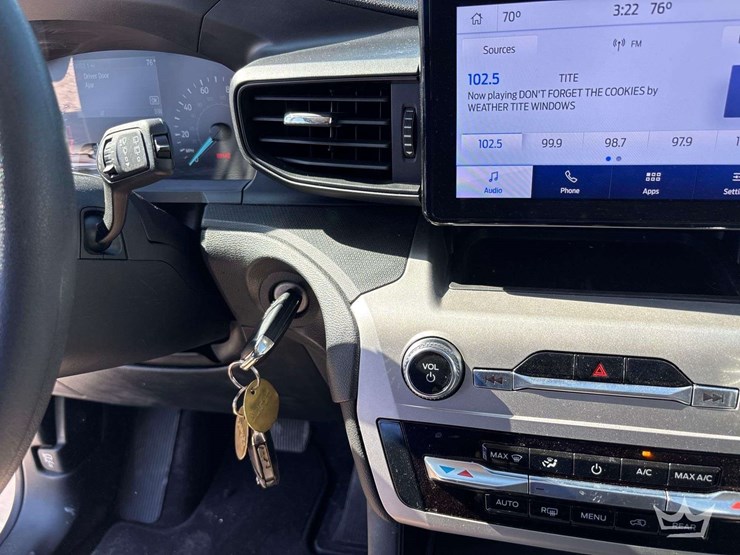 2022-ford-explorer-image-15