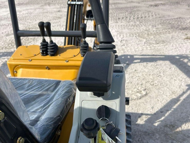 2025-cfg-industrial-mx12rx-mini-excavator-image-9