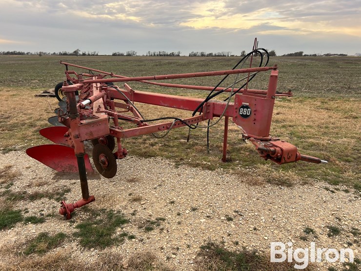 massey-ferguson-880-image-3