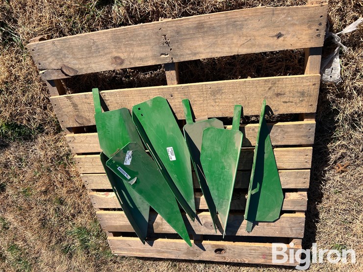 john-deere-straw-chopper-deflectors-image-2