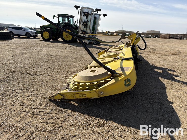 2024-john-deere-772-image-8