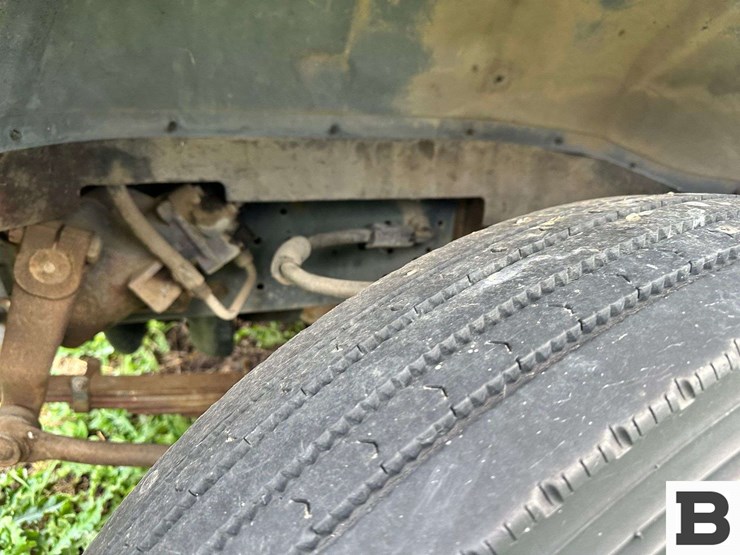 1988-ford-b700-image-14