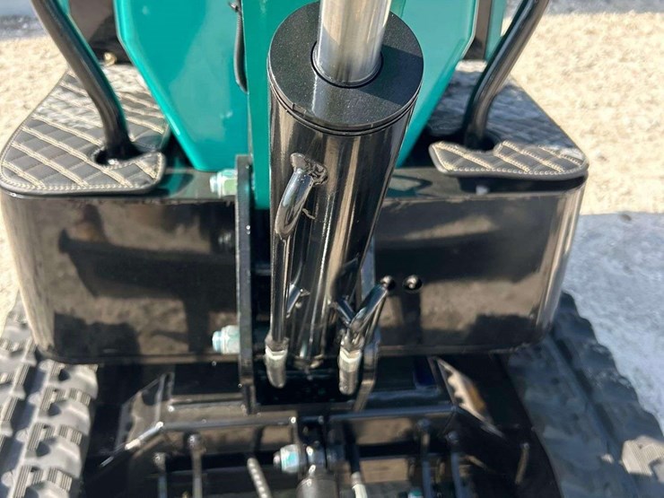 unused-2025-cfg-industrial-qh12r-mini-excavator-image-9