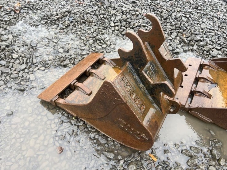 cws-22"-dig-bucket-w/cutting-edge-image-3