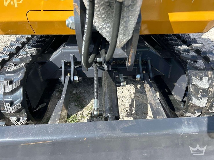 2025-cfg-industrial-qk18r-mini-excavator-image-16