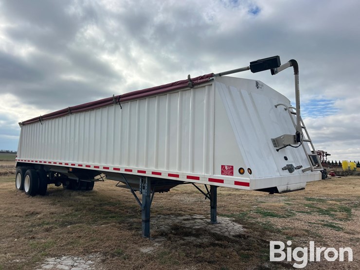 2011-neville-trailer-image-3