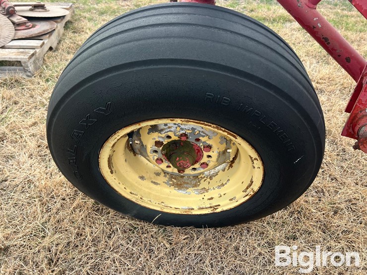 massey-ferguson-880-image-16