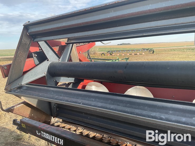 case-ih-platform-header-w/trailer-image-18