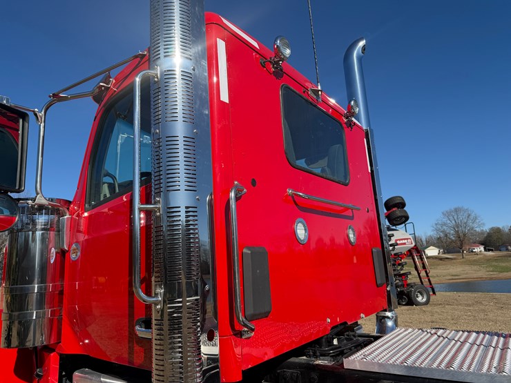 peterbilt-589-image-22