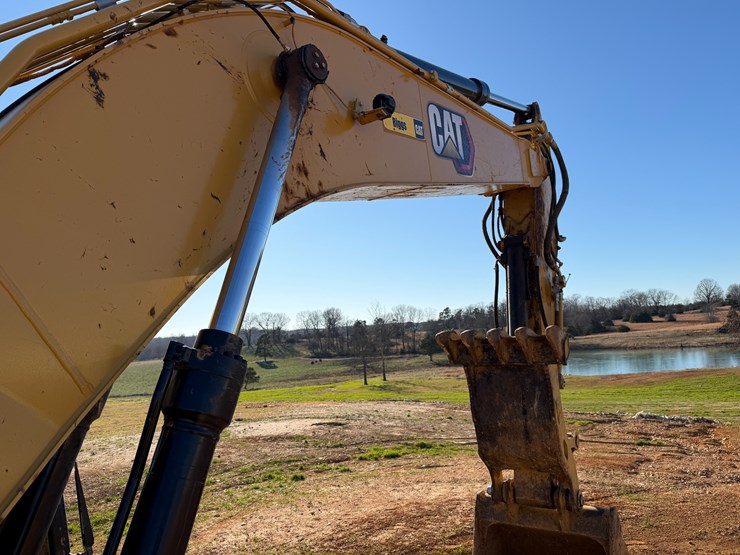 caterpillar-320-image-32