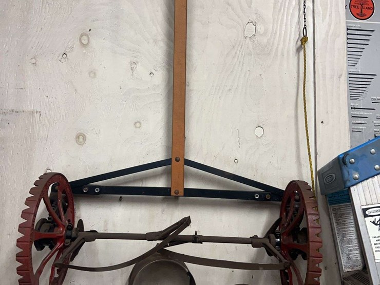 contents-of-wall-image-7