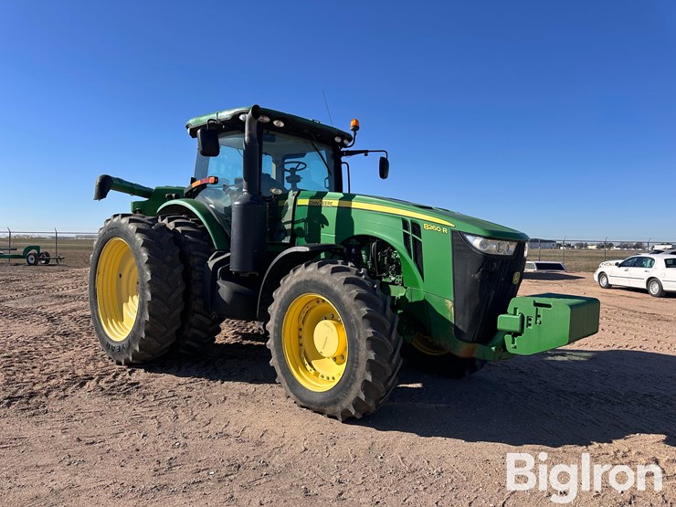 john-deere-8260r-image-3