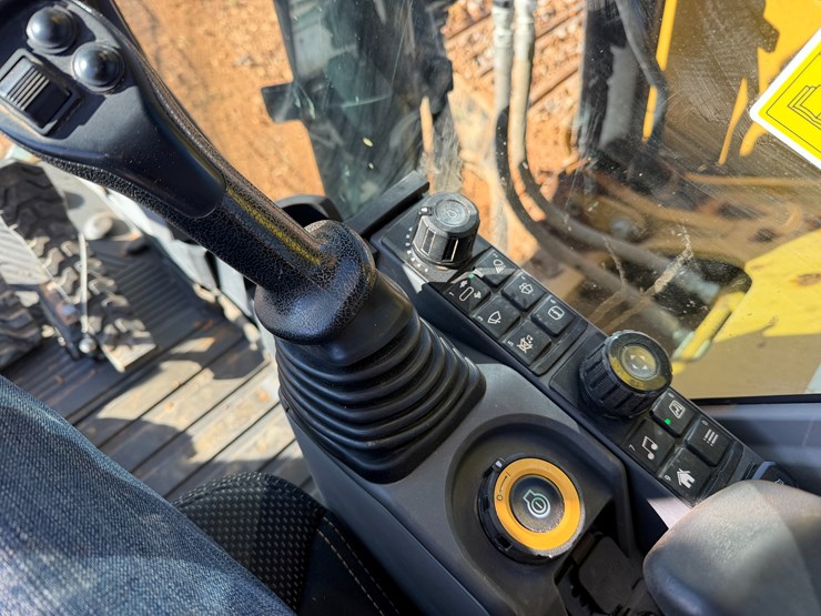 caterpillar-320-image-45