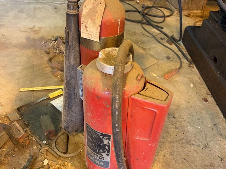 grinder-buffer,-jack-stands,-and-head-image-7