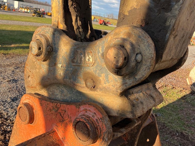 deere-245g-lc-image-5