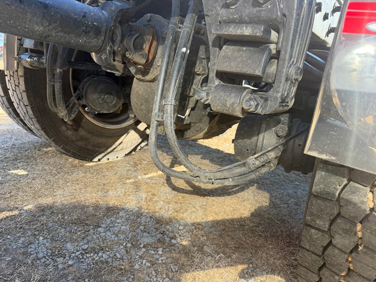 peterbilt-589-image-18