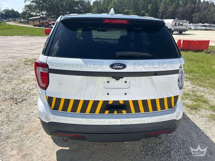 2017-ford-explorer-image-21