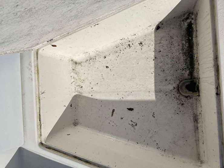 1990-bayliner-19ft-trophy-center-console-boat-w/-s/a-20ft-boat-trailer-image-12