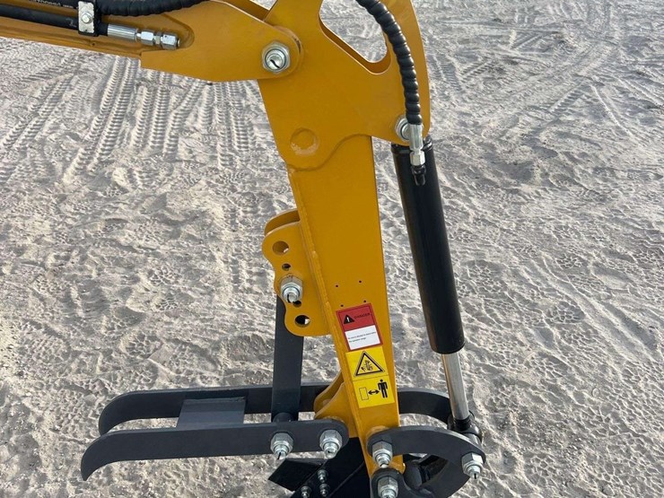 unused-2025-cfg-industrial-mx12rx-mini-excavator-image-13