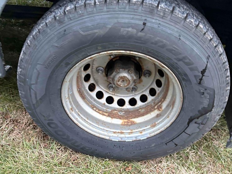 2013-mercedes-benz-bucket-truck-image-18