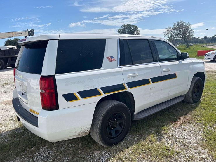 2016-chevrolet-tahoe-image-3