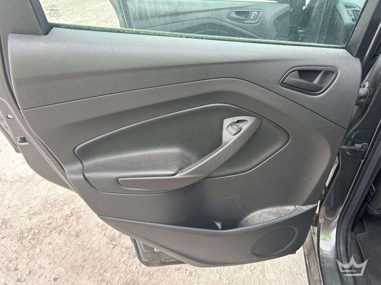 2015-ford-escape-image-17